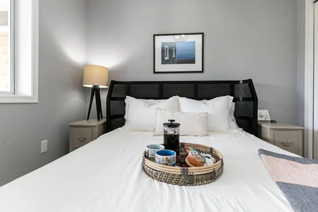 Lovely 2 Bedroom Suite Steps From The Beach Victoria Canada