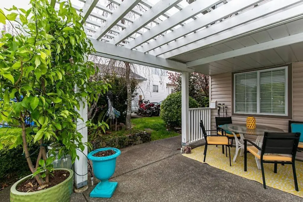 Apartment Lovely 2 Bedroom Suite Steps From The Beach Victoria