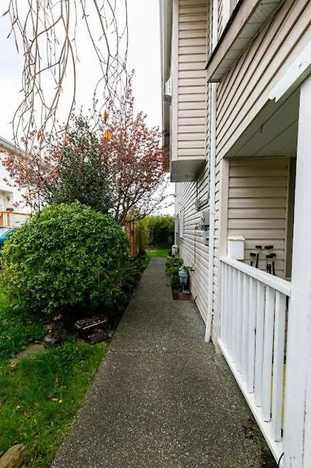 Lovely 2 Bedroom Suite Steps From The Beach Victoria Kanada