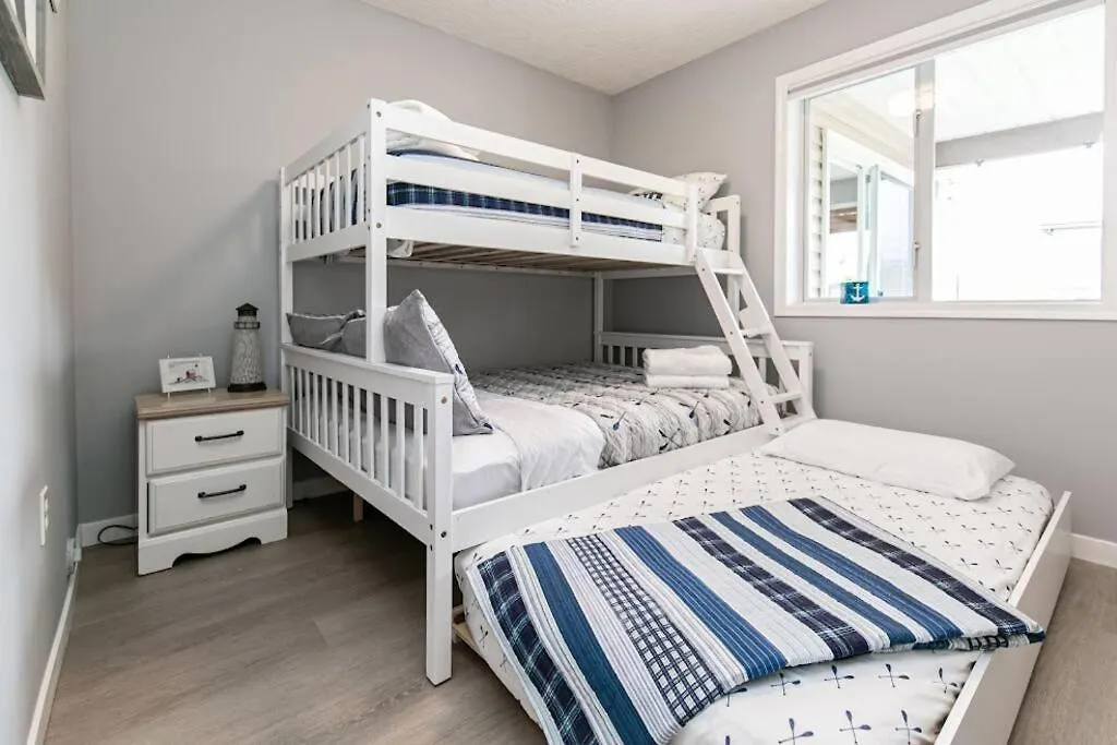 Lovely 2 Bedroom Suite Steps From The Beach Victoria Canada