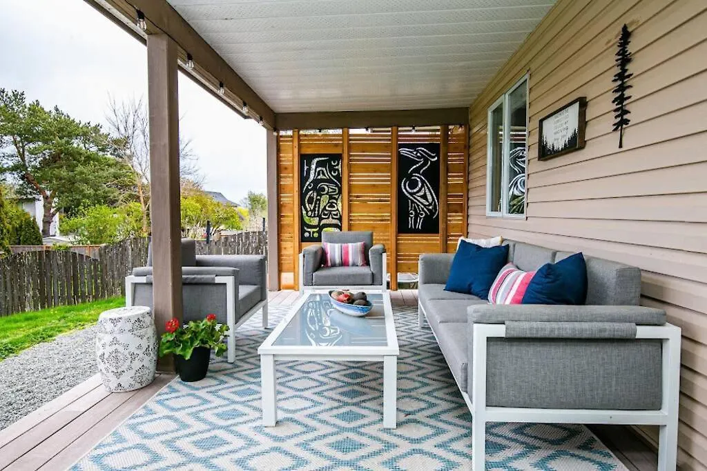 Lovely 2 Bedroom Suite Steps From The Beach Victoria 0*,  Canada