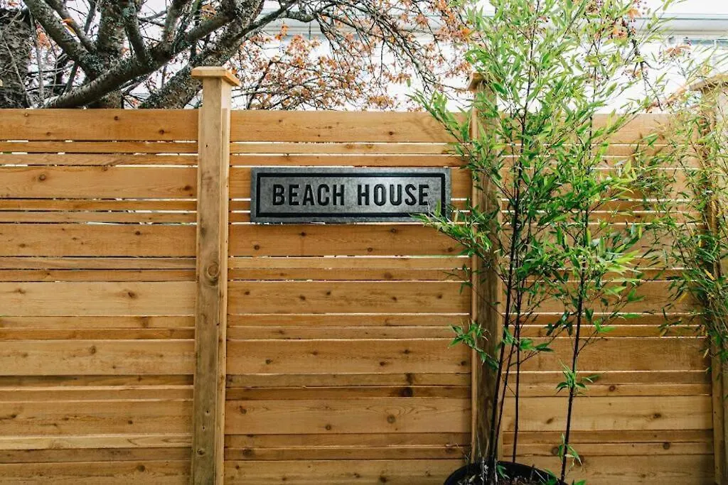Lovely 2 Bedroom Suite Steps From The Beach Виктория
