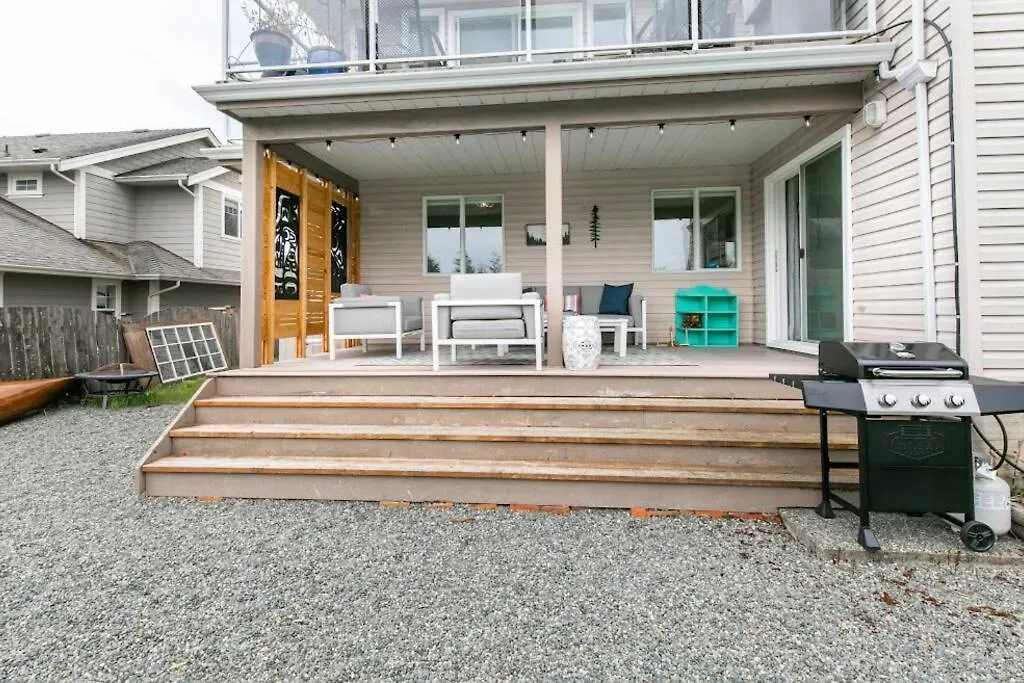 Lovely 2 Bedroom Suite Steps From The Beach Виктория 0*,  Канада